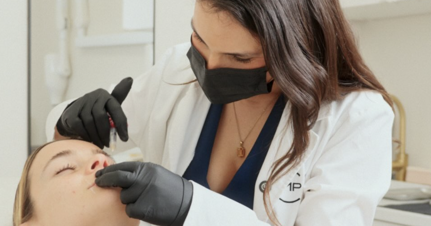 Envelhecer não é só ter rugas. 5 perguntas para perceber o que muda (e o que a medicina estética pode fazer)