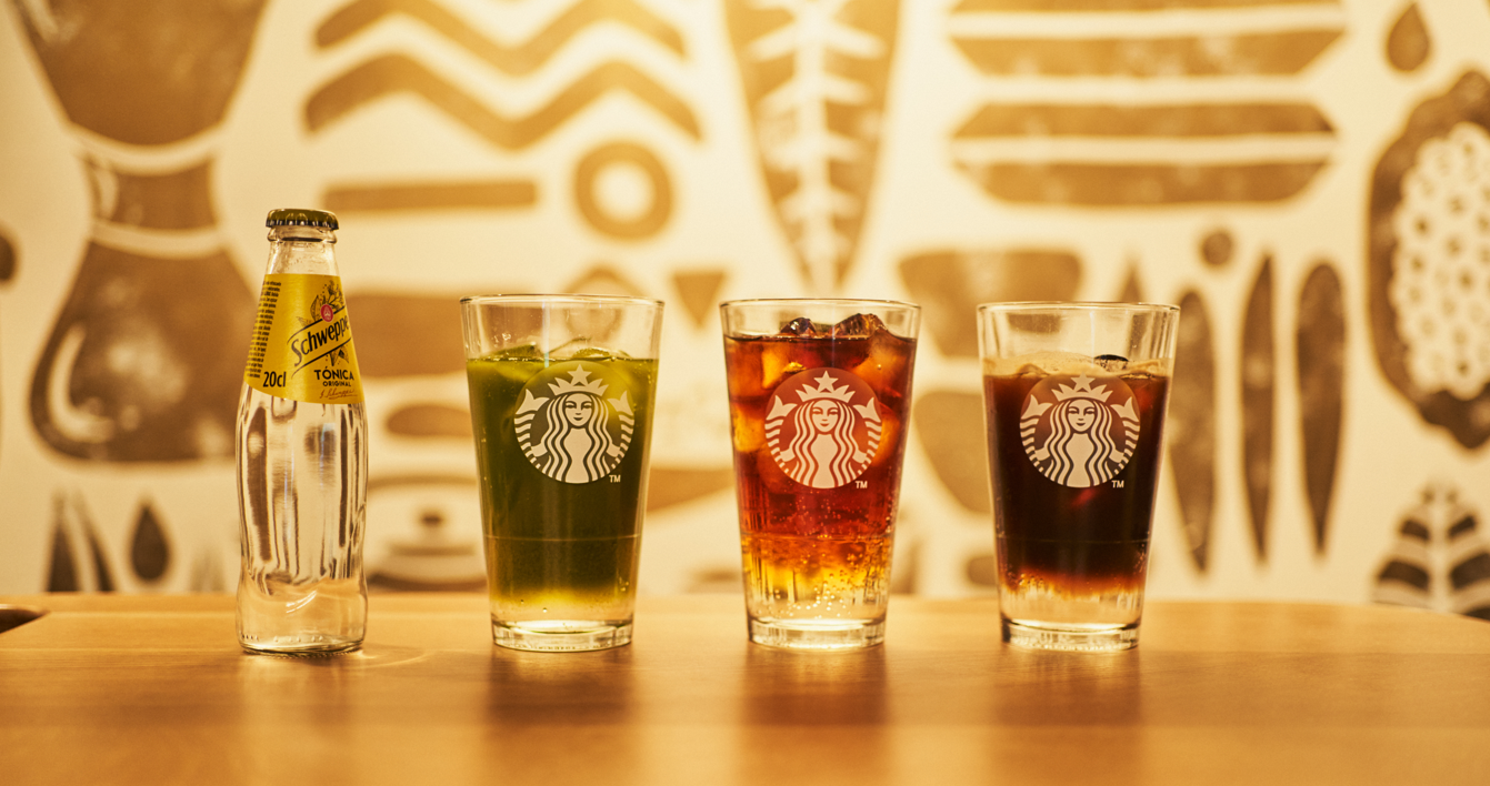 Café, água tónica e gelo. A nova bebida da Starbucks com a Schweppes não podia saber mais a verão. Saiba quanto custa
