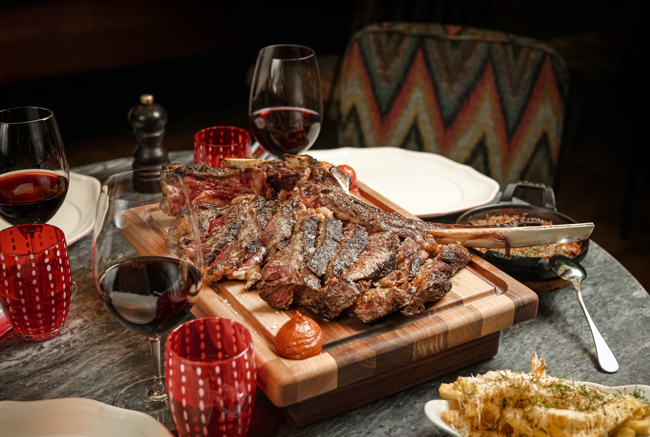 Já pode comer Tomahawk numa das das melhores steakhouses de Lisboa. Descubra os novos sabores da Sala de Corte