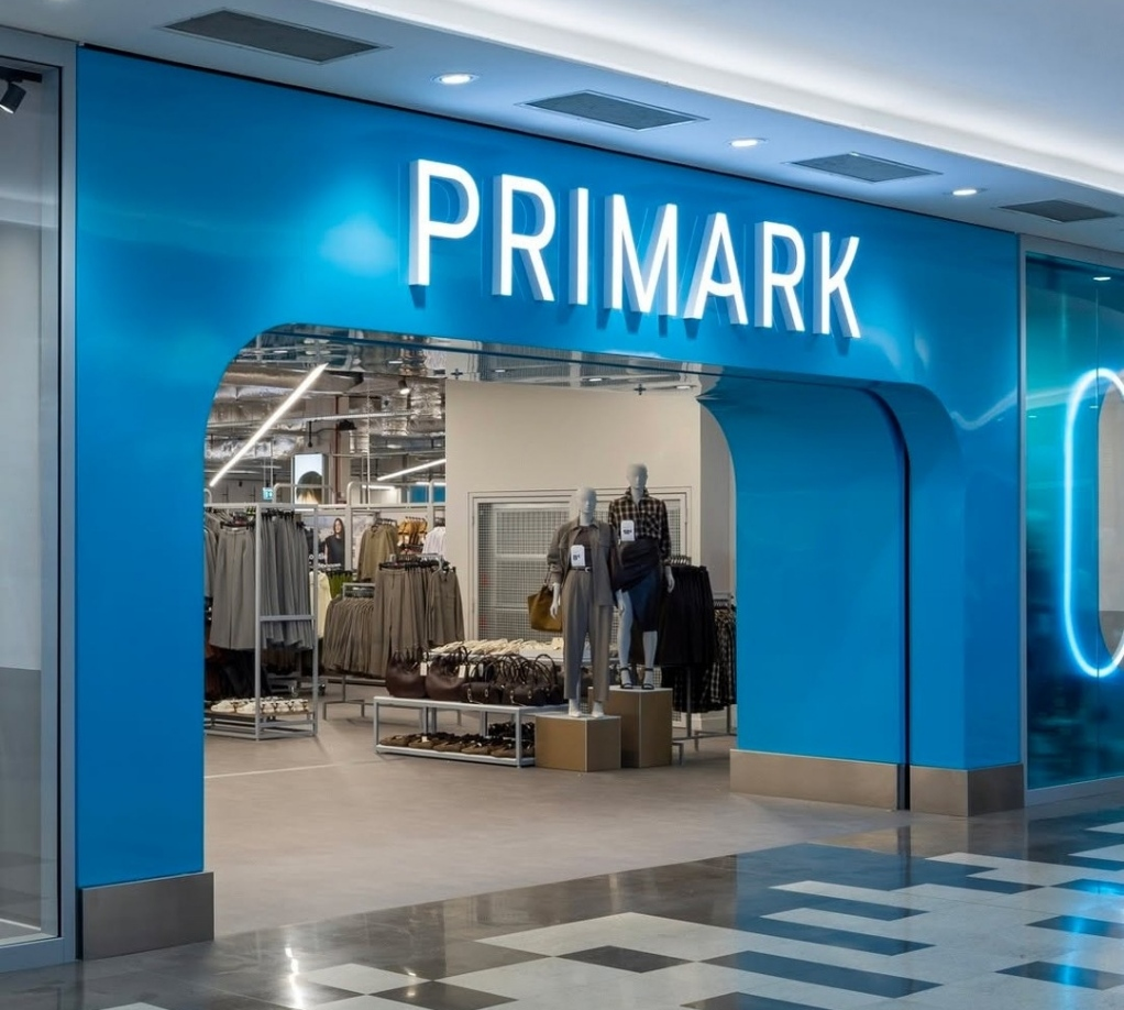 Há mais uma Primark em Portugal. Saiba onde fica e quando abre o novo espaço dos preços baixos (e com peças com muita pinta)