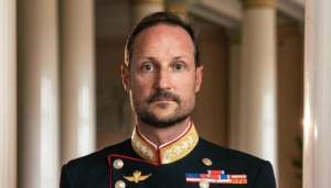 Quem é Haakon VIII, o novo rei da Noruega? Gosta de rock e rap, é apaixonado por surf e sobe ao trono numa altura polémica