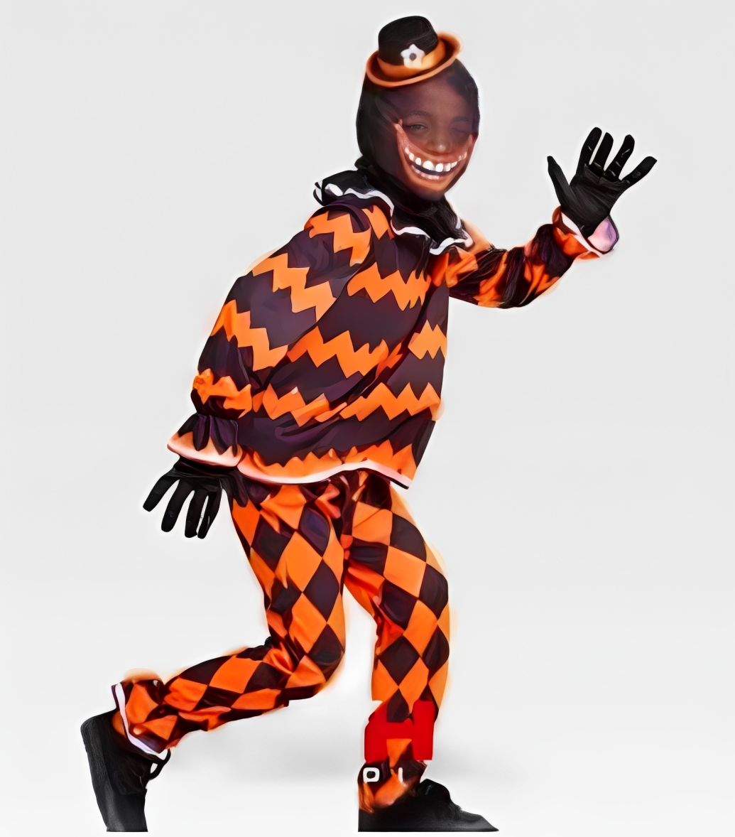 Fato de Halloween para crianças gera polémica por referências racistas. Marca já deixou de vender a máscara