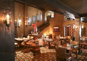 Este jantar vínico no Palácio Estoril Hotel tem boa comida e vinhos da adega urbana de Estremoz (e inclui spa e estadia)