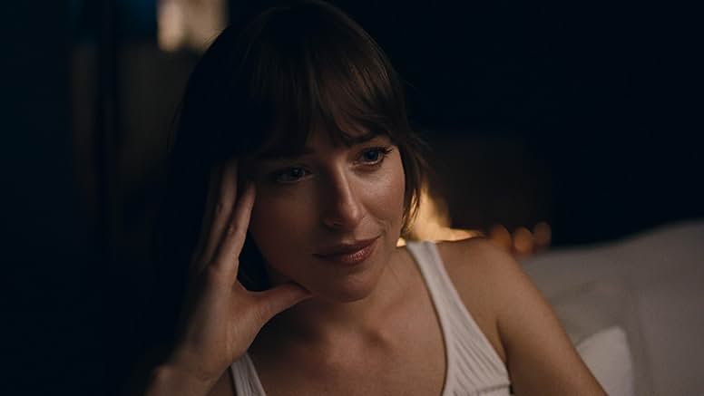 Dakota Johnson está solteira. Atriz e o músico Role Model estão separados