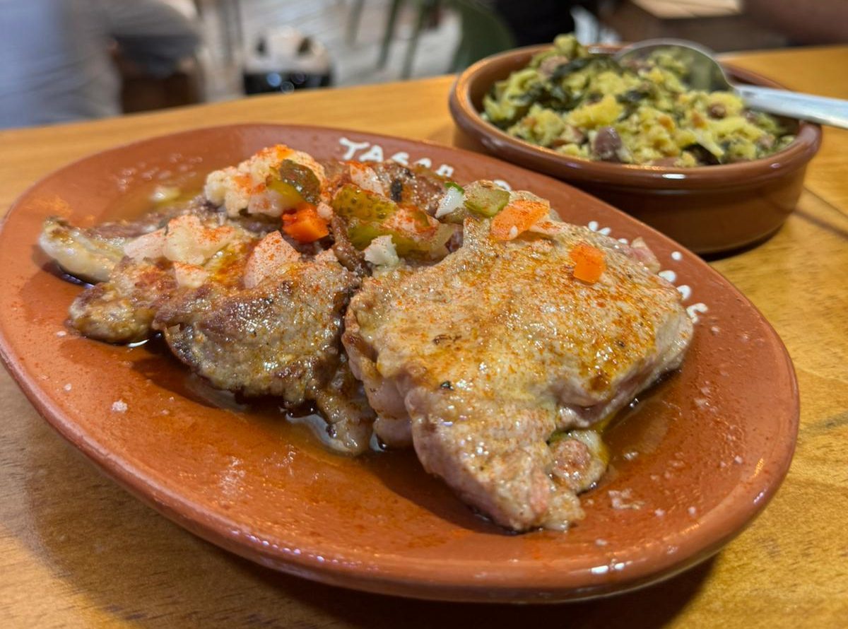 Tasca dos Maricas. Este novo restaurante na linha serve ossos para comer à mão e petiscos para partilhar com zero mariquices