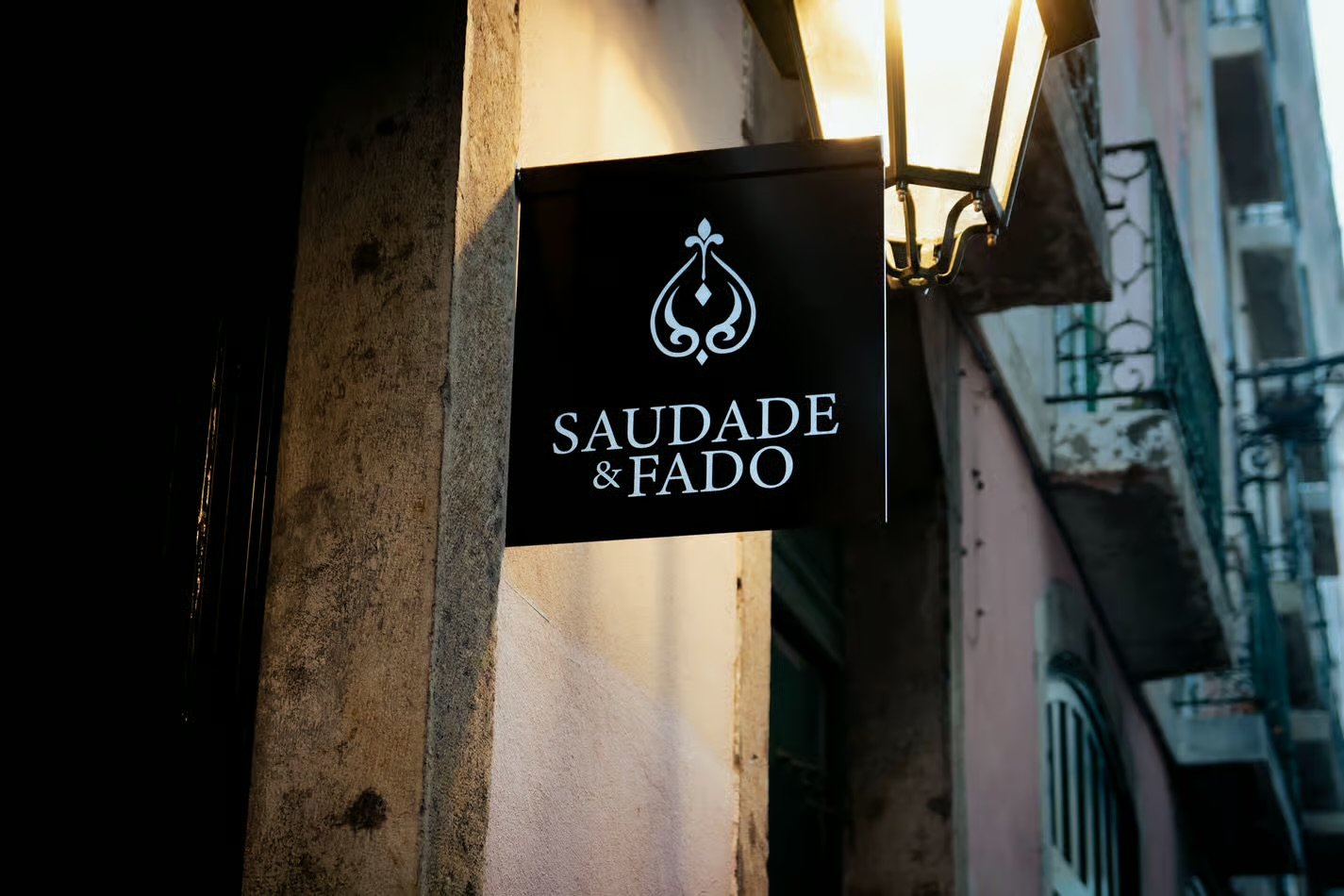Acabou de abrir no Chiado um espaço onde pode viver uma das experiências de fado mais autênticas de Lisboa