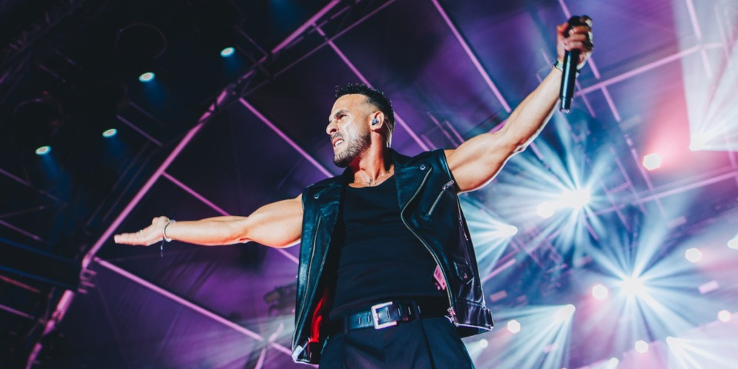 Nininho Vaz Maia foi dono e senhor d’O Sol da Caparica. Entre lágrimas e muita dança, eis o que achámos do concerto