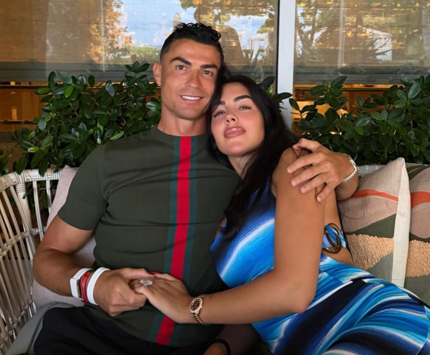 Cristiano Ronaldo e Georgina Rodríguez já são marido e mulher. Veja a primeira foto do casal