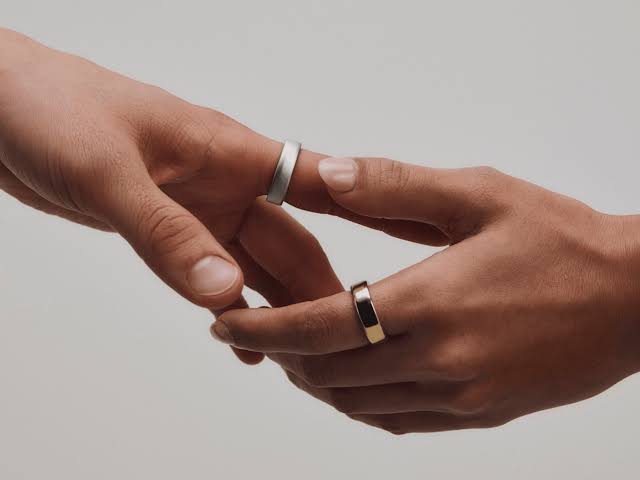 Oura Ring. Multinacional dos anéis inteligentes dos influenciadores processada por inventar fases do sono. Saiba tudo