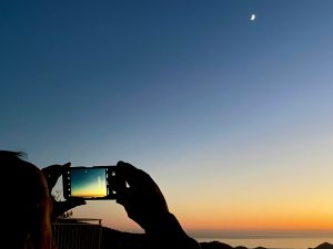 Vai fotografar o eclipse solar? Saiba o que deve (ou não) fazer para não queimar a câmara do telemóvel