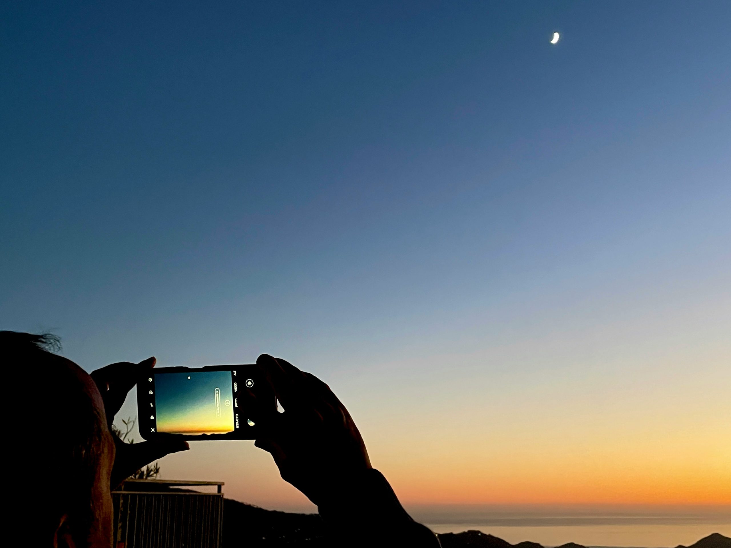 Vai fotografar o eclipse solar? Saiba o que deve (ou não) fazer para não queimar a câmara do telemóvel