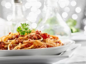 O calor tira-lhe a vontade de cozinhar? 5 receitas de massas frias que são rápidas e fáceis de fazer