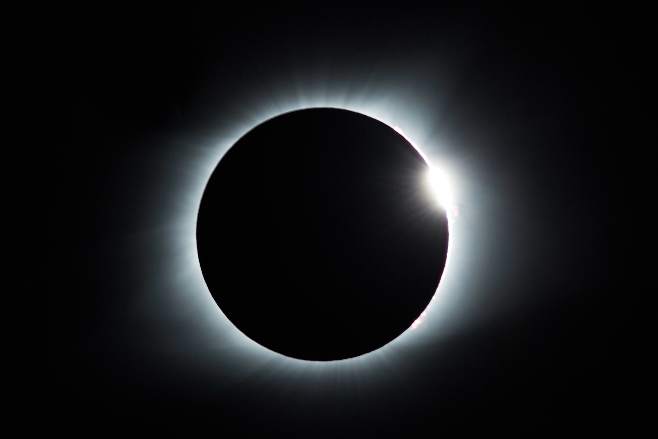 Eclipse soltar total e Lua Nova em Leão. Saiba tudo sobre o fenómeno que promete marcar um novo ciclo
