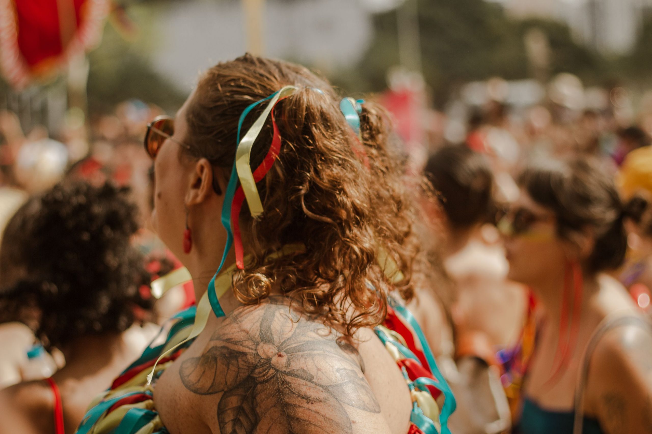Um penteado que dure do primeiro ao último concerto num festival? Especialista dá 4 dicas de ouro