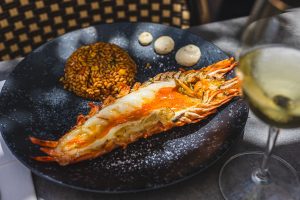 5 restaurantes no Algarve para comer um bom marisco durante as férias (e até há pastel de natal de camarão)