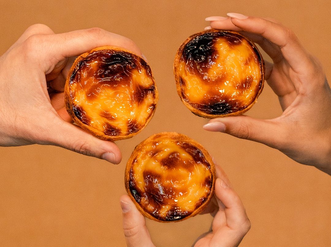 Os sinos já tocam em Sintra. A Manteigaria tem mais uma loja com pastéis de nata quentinhos e gulosos