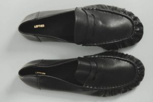 Estes mocassins franzidos só custam 22,99€, mas parecem de uma conhecida marca de luxo. Saiba de onde são