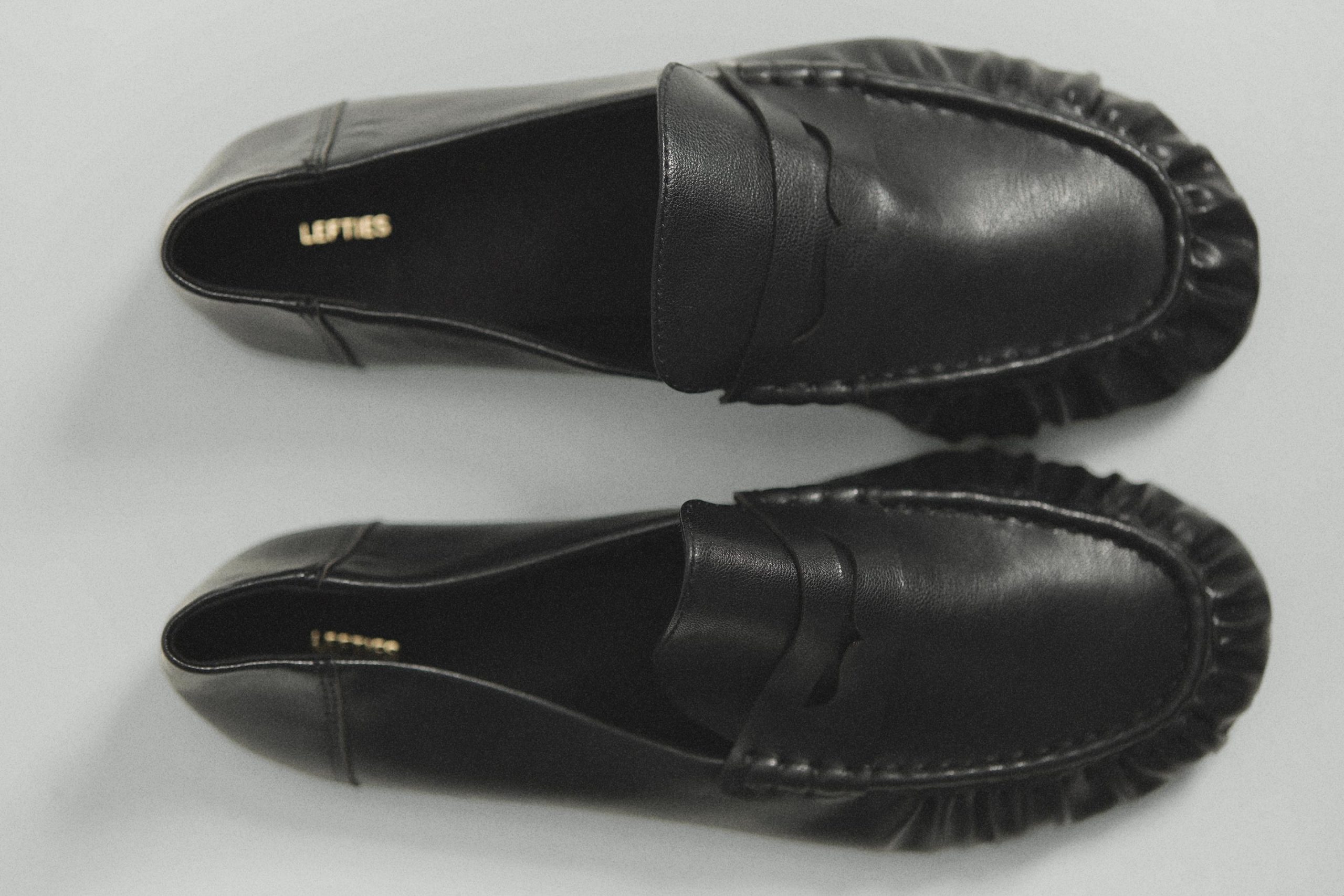 Estes mocassins franzidos só custam 22,99€, mas parecem de uma conhecida marca de luxo. Saiba de onde são