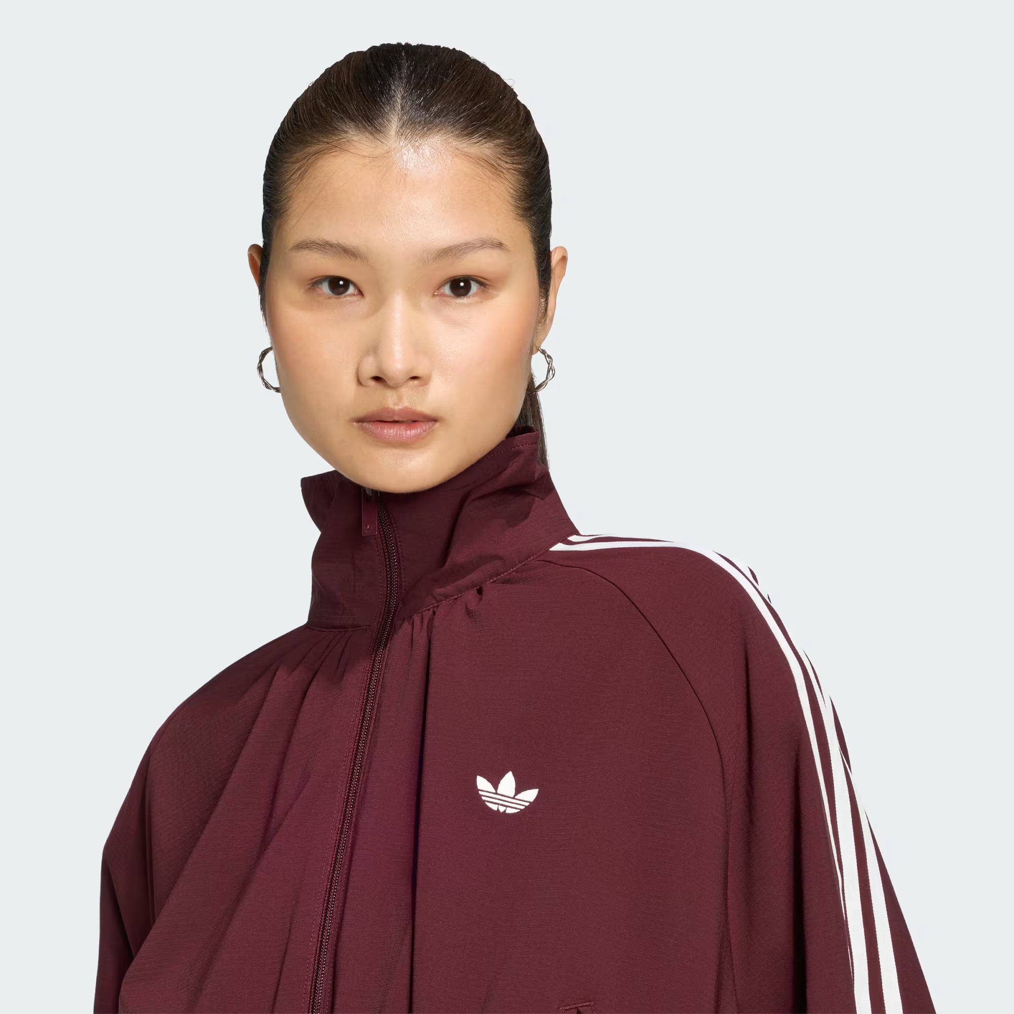 Estamos rendidos ao novo casaco da Adidas Originals. É em cor e formato tendência e leva o desporto para a rua