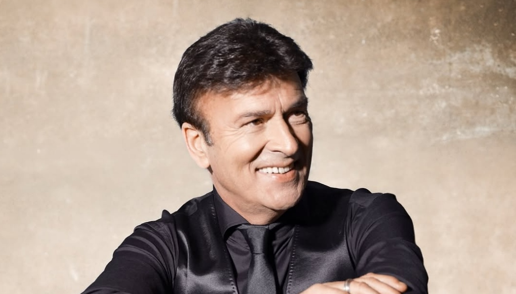 Tony Carreira é provocado por espectadora durante concerto e responde à letra. “Deixe o lugar a uma pessoa que goste”
