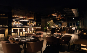 Jantar vínico, sunsets e negroni week. Em setembro, todos os caminhos vão dar ao Attiko em Lisboa.