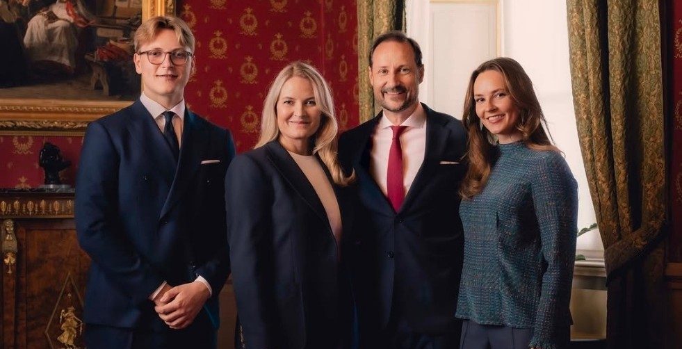 Filho do Rei Haakon VIII e de Mette-Marit da Noruega muda-se para Lisboa para estudar. Saiba o que príncipe está a achar do nosso País
