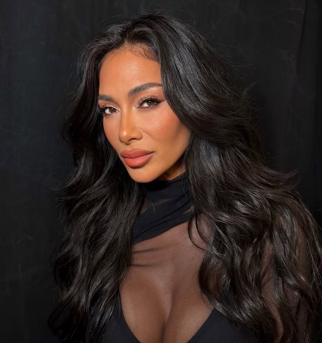 Nicole Scherzinger queima a perna com água a ferver uma hora antes de concerto — mas atua na mesma. Saiba o que aconteceu