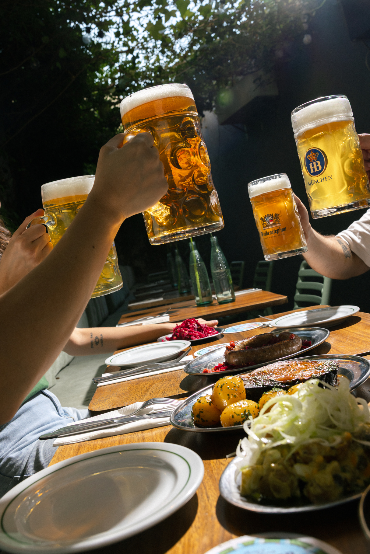 Oktoberfest em Lisboa. Pils serve 12 cervejas bávaras à pressão e pratos para partilhar. Saiba o que comer e beber