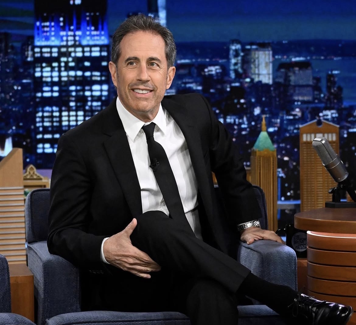 Polémica continua com o Commedia a La Carte Fest. Atuação de Jerry Seinfeld mantém-se e organização pode processar quem cancelou