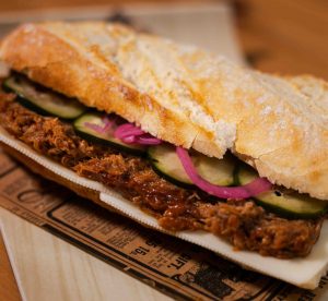 Esta sandes fez sucesso no inverno passado. Agora regressa ao menu do The Vibe Alverca (para alegria de muitas famílias)
