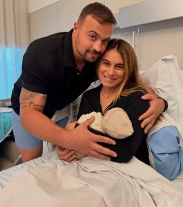 “Parabéns pelo vosso filho Salazar”. Bebé de Rita Matias é alvo de comentários de ódio nas redes sociais