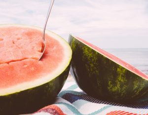Descubra a tendência do TikTok que ensina a fazer gelados com apenas 2 ingredientes (até porque está um calor dos diabos)