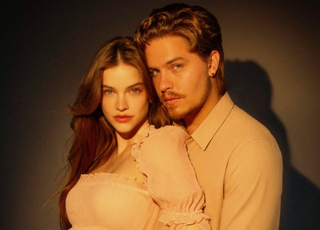 A família cresceu. Barbara Palvin e Dylan Sprouse anunciam o nascimento da primeira filha