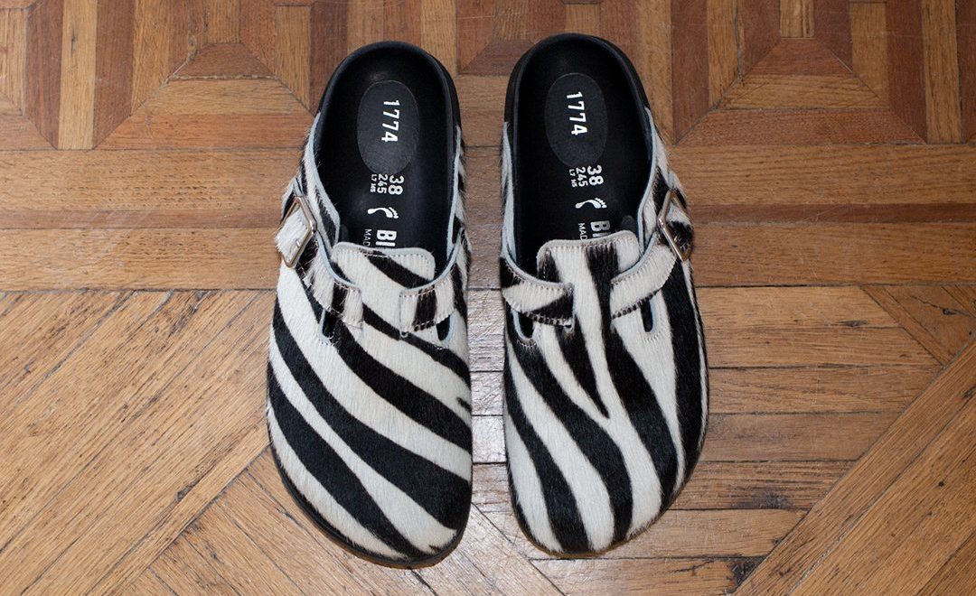 Vermelho ou zebra? A nova coleção festiva da Birkenstock promete pôr os clássicos a dar nas vistas este Natal