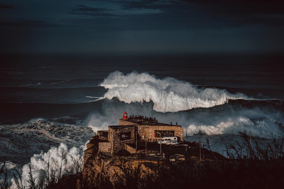 Este programa é só para aventureiros (e inclui jet ski no canhão da Nazaré)