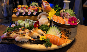 O Edo Sushi faz 10 anos, mas o presente é para si. Há sushi, bebidas e bolo por 35€ para celebrar (mas por tempo limitado)