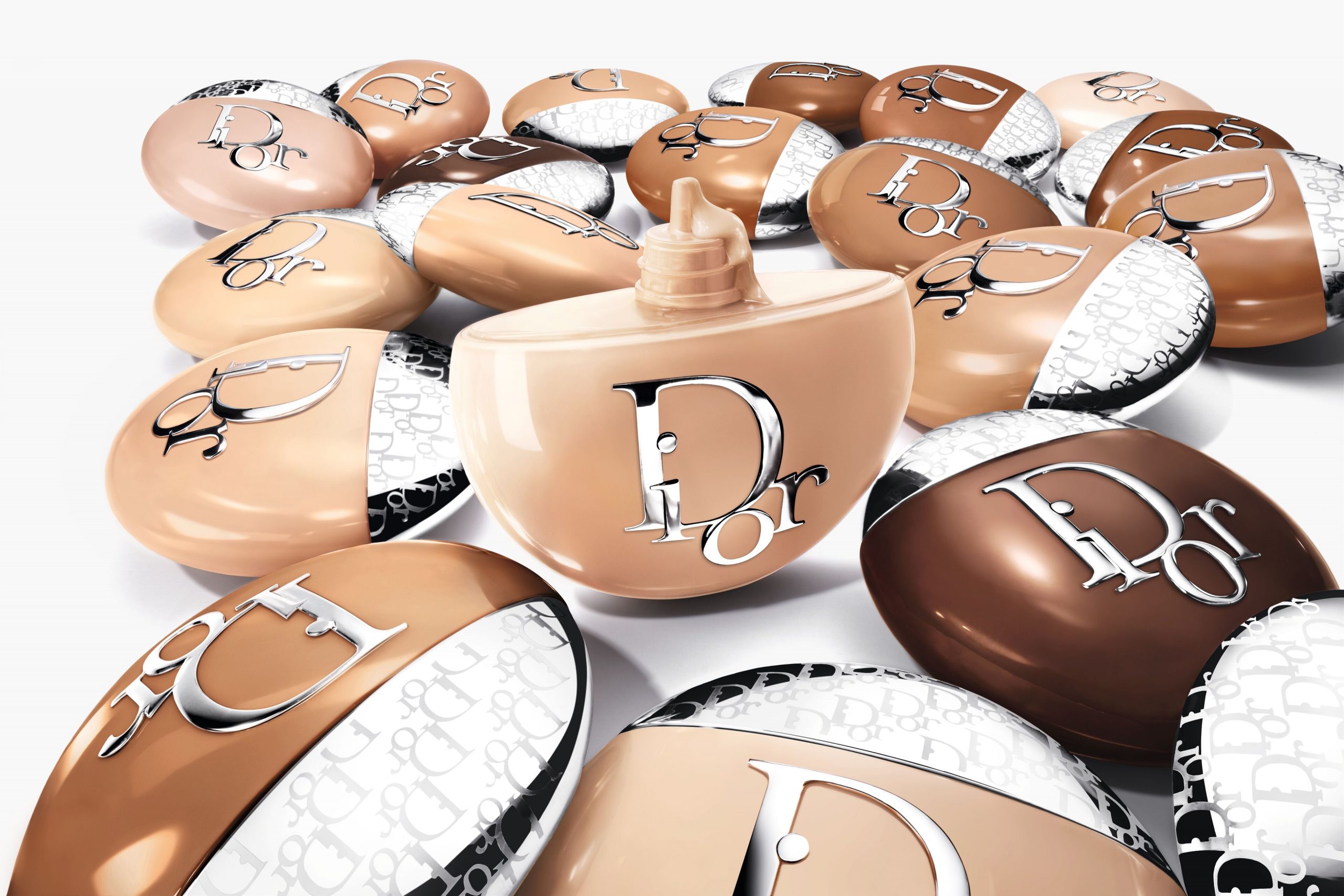 O novo skin tint da Dior promete um efeito de filtro da vida real na pele (e só a embalagem já nos conquistou)