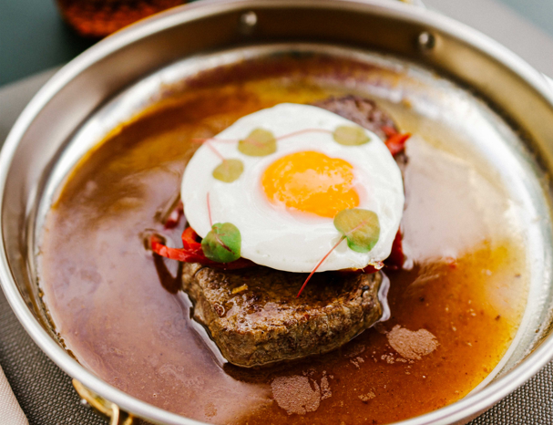 Bife regional das ilhas e vinho do Pico. Fomos provar o menu que leva os Açores a Lisboa (e também o pode fazer por 29€)