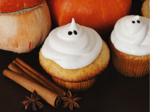 De cupcakes fantasma a bolachas monstruosas. 5 receitas para fazer com as crianças neste Halloween