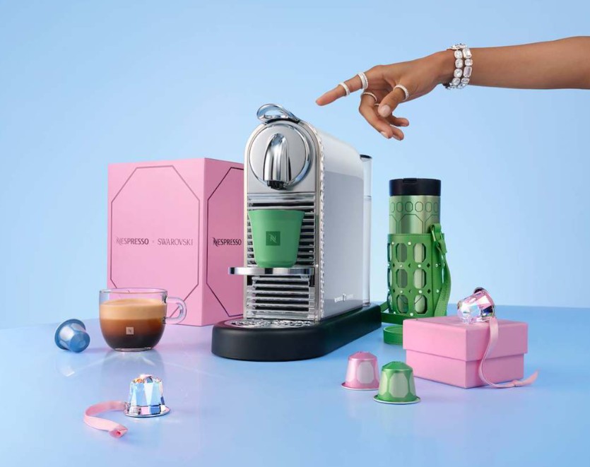 Uma máquina com cristais e muito café. A coleção de Natal da Nespresso com a Swarovski não passa despercebida