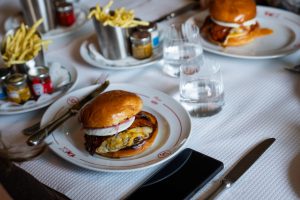 HEINZ e Olivier da Costa juntam-se para criar hambúrguer exclusivo para o XXL Lisboa (mas só há 57 unidades por dia)