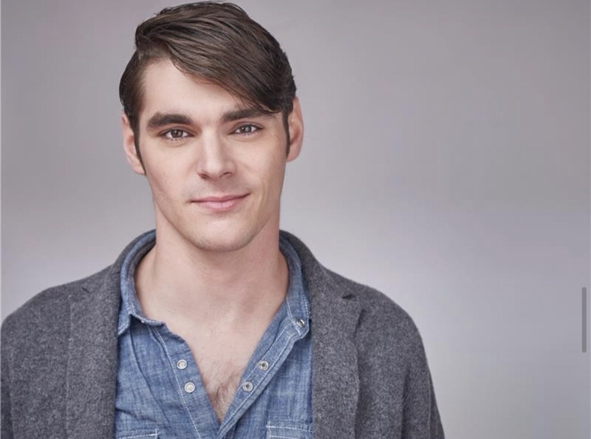 Morreu RJ Mitte, o Walter Jr. de “Breaking Bad”. Bryan Cranston despediu-se do “filho” na ficção. “Vou sentir a tua falta”