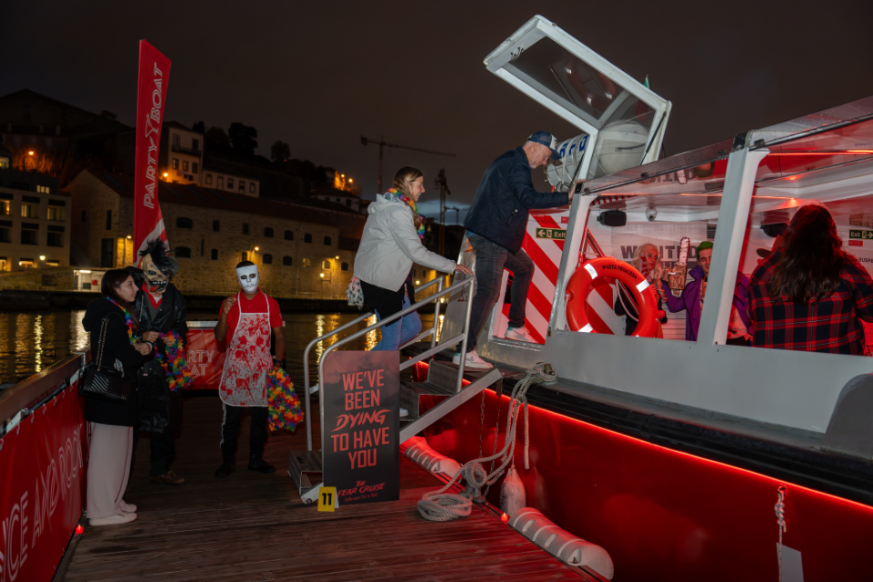 Halloween a bordo. “The Fear Cruise” volta a navegar no Douro com DJ, tripulação mascarada e um barco assombrado