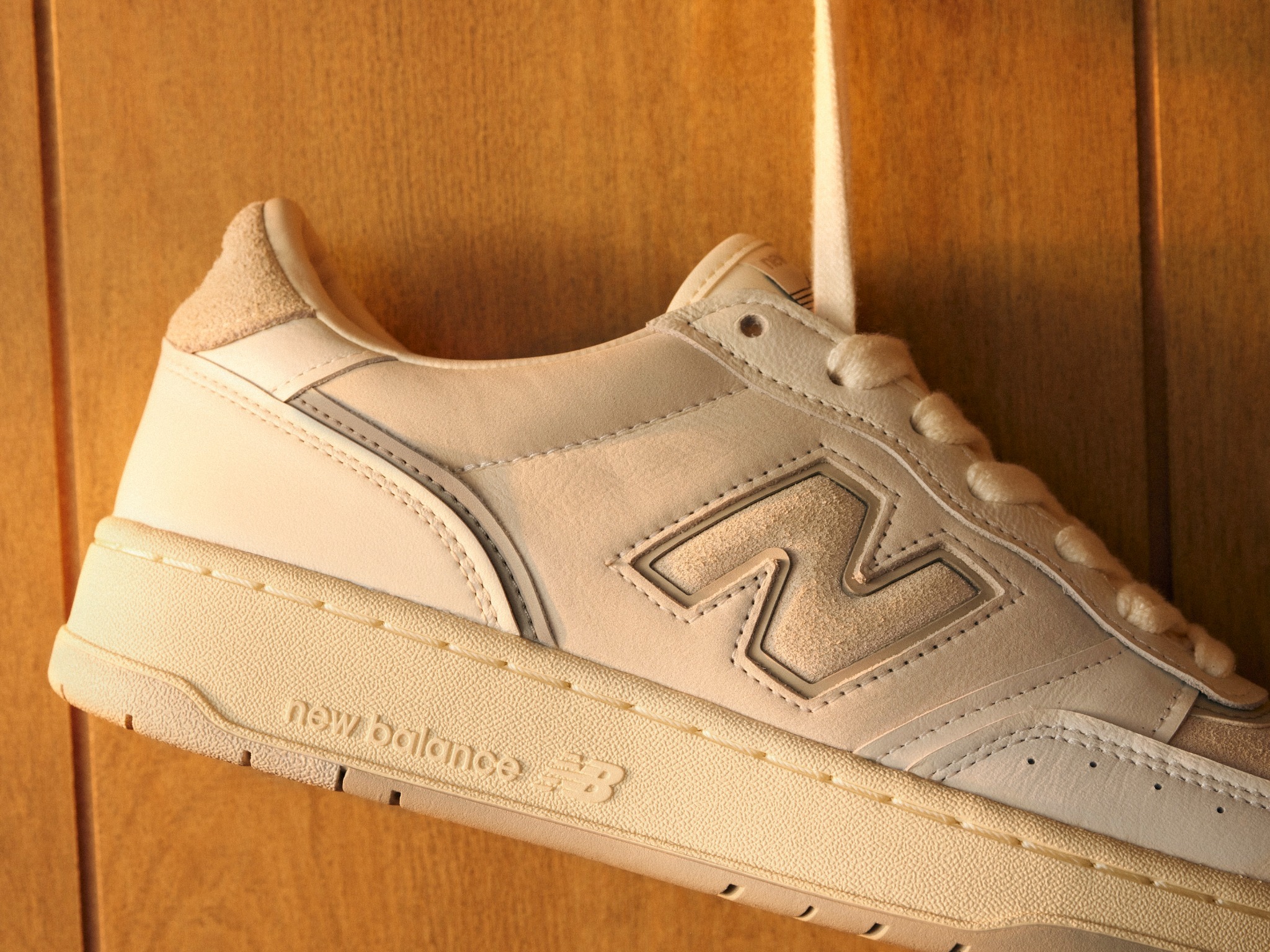 Os novos New Balance vêm para destronar os 550. Conheça as 950 que respiram anos 80