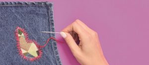 A Primark vai ensinar a reparar roupa num workshop de costura à borla em Lisboa. Saiba como participar