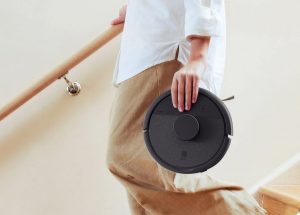 Testámos o novo Roomba Mini, que é pequeno e limpa (mesmo) bem. Mas será que acertou em tudo?