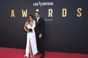 Mulher de Rui Costa mudou de visual e parece 10 anos mais nova. Veja o antes e depois de Sandra Rocha