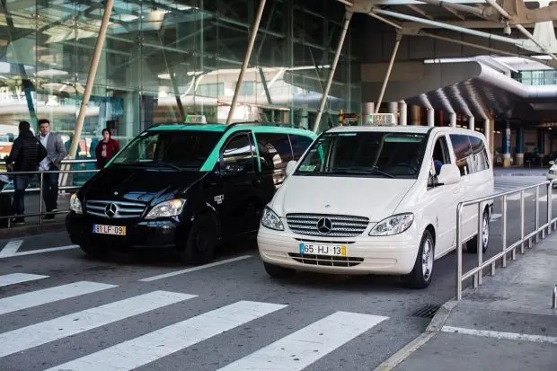 Táxis do aeroporto de Lisboa já têm tarifa fixa. Saiba quanto vai pagar para chegar a casa