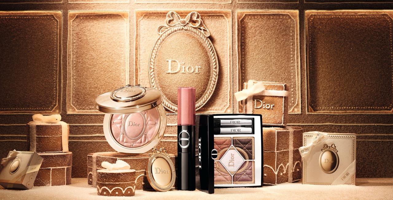 Um blush azul que fica rosa e lábios cintilantes. A coleção festiva da Dior Beauty é de perder a cabeça