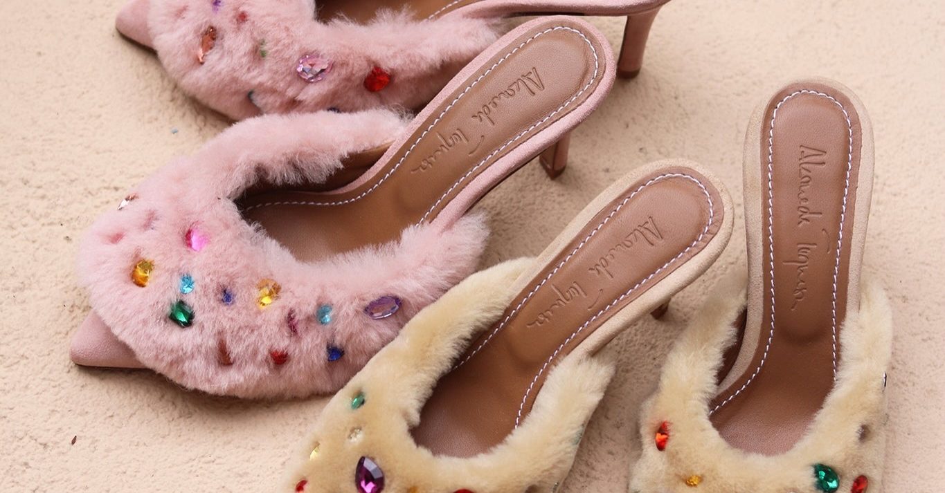 Estamos rendidos aos novos (e limitados) sapatos da Alameda Turquesa, que são uma perdição para quem adora brilho